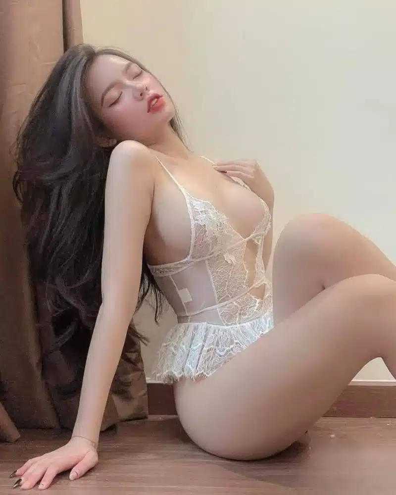 beautiful girl in bikini 6